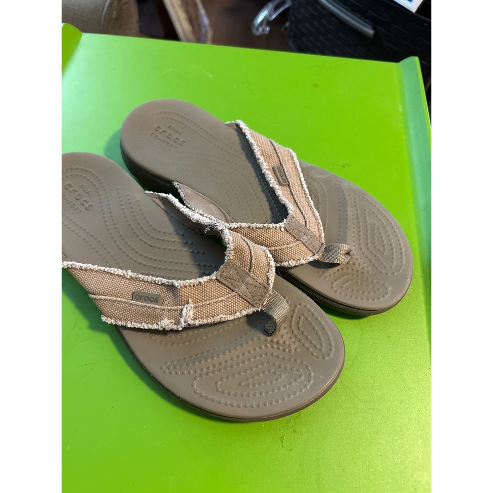 Crocs Santa Cruz Mens 8 Khaki Tan Canvas Frayed Flip Flop Sandals 202057 size 8
